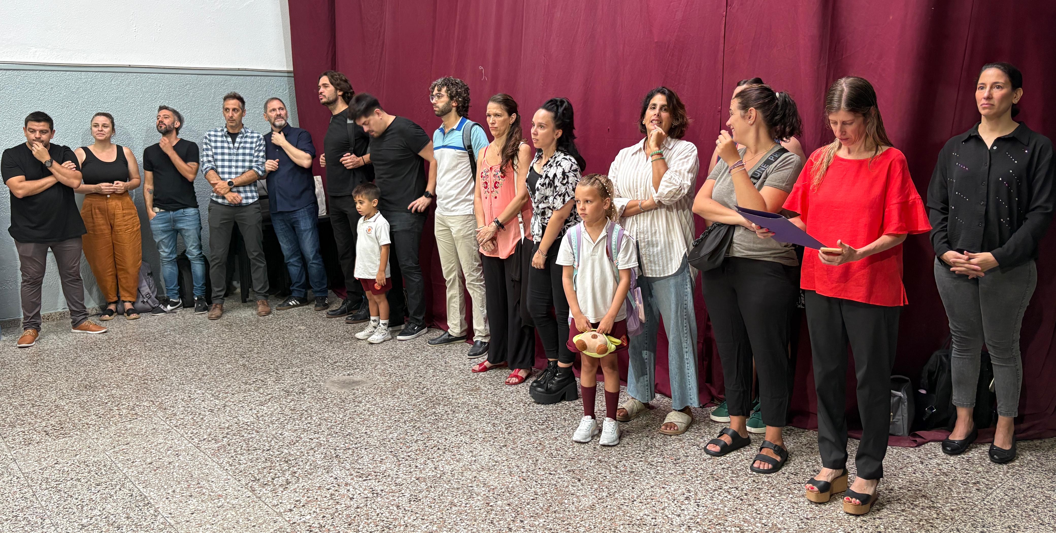 Padres durante el acto de comienzo de clases 2026
